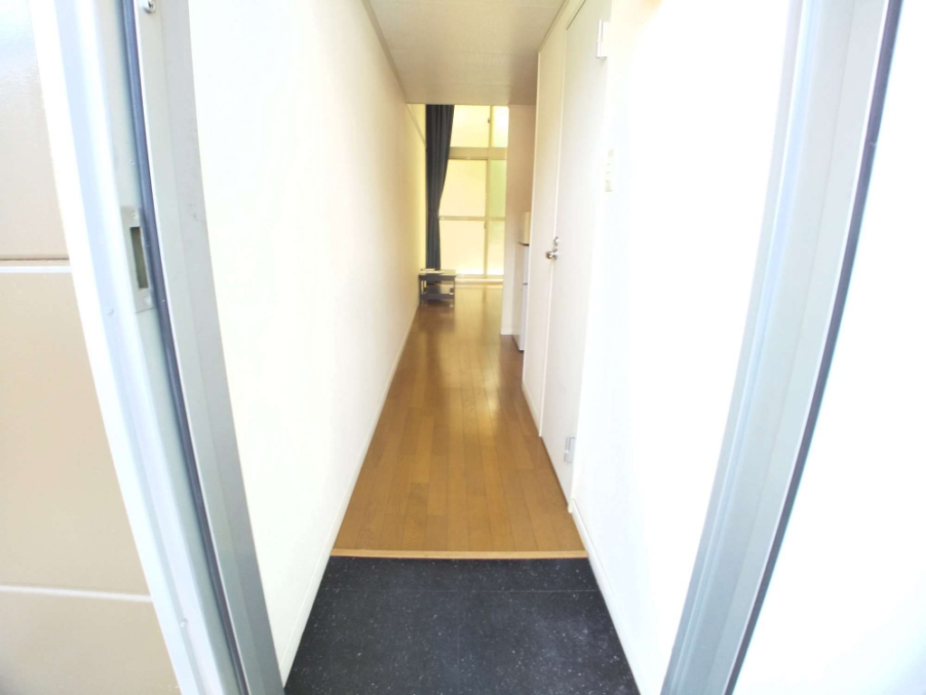 玄関　玄関ドアは防犯サムターン設置