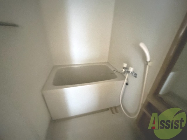 バス・シャワールーム　浴槽スペース的にもゆったり入れると思います。