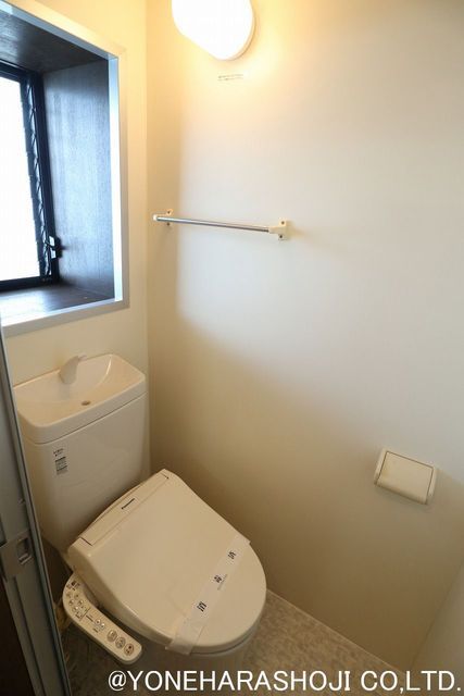 トイレ　温水洗浄便座