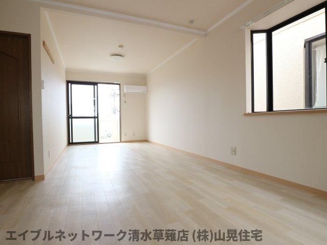 居室・リビング　ゆったり過ごせる居間です