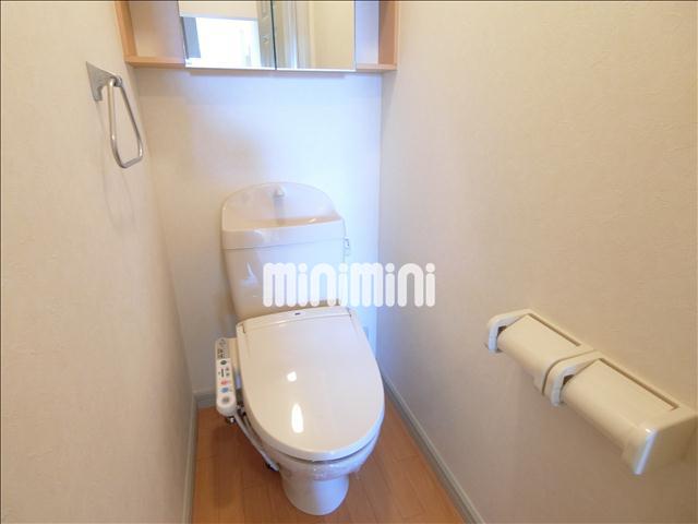 トイレ　温水洗浄便座付きのトイレです。