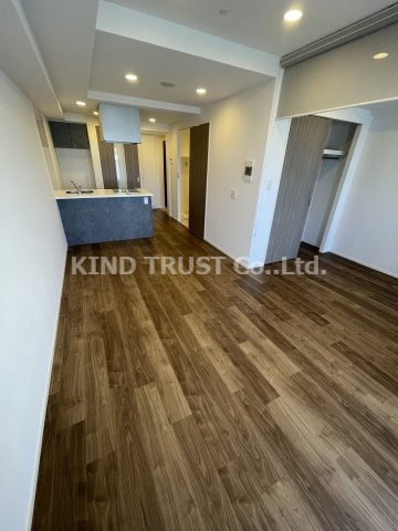 居室・リビング　落ち着いた色調の洋室です