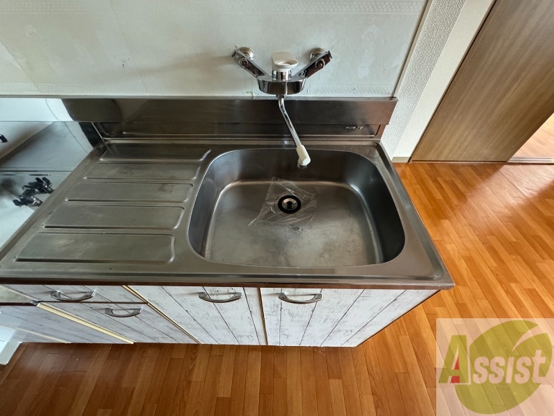 洗面設備　キッチンのシンクはピカピカで掃除意欲が湧いてきそう！