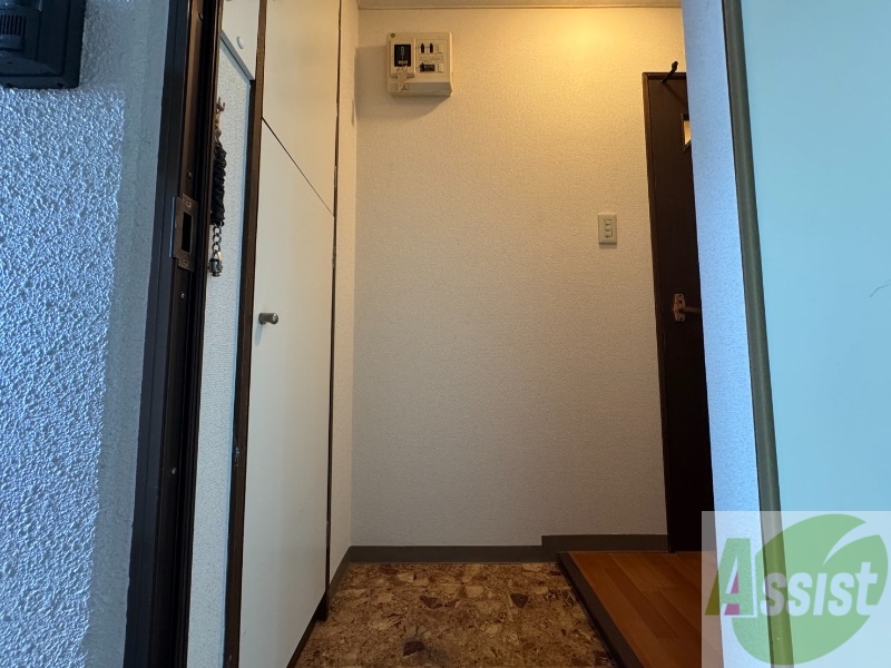 玄関　玄関の様子です。明るい印象ですね。気分もあがりそう。