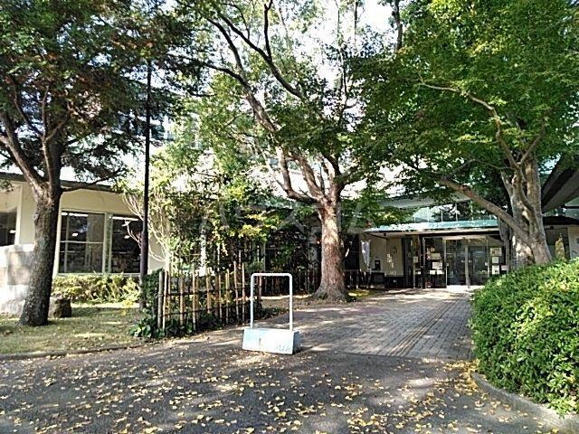 図書館　新居図書館（図書館）まで607m