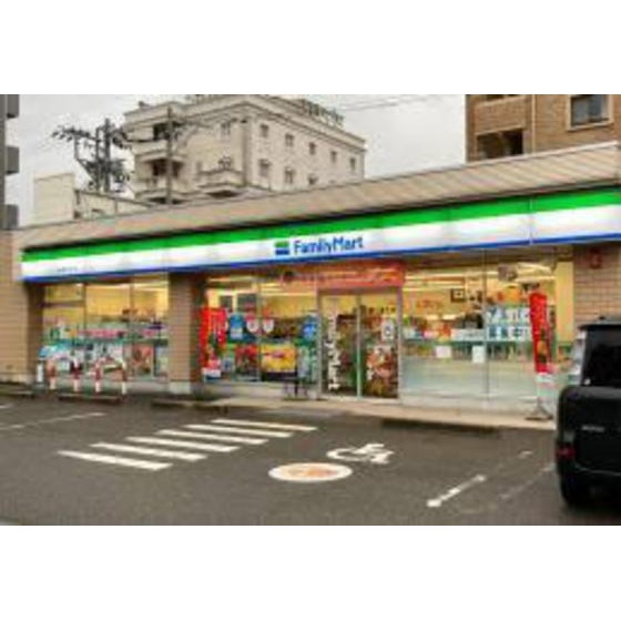 コンビニ　ファミリーマート　金沢堀川店（コンビニ）まで200m
