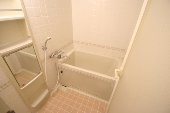 バス・シャワールーム　※別部屋の写真です