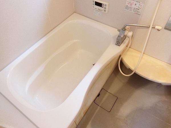 バス・シャワールーム　浴室乾燥機、追い焚き機能付きバス！