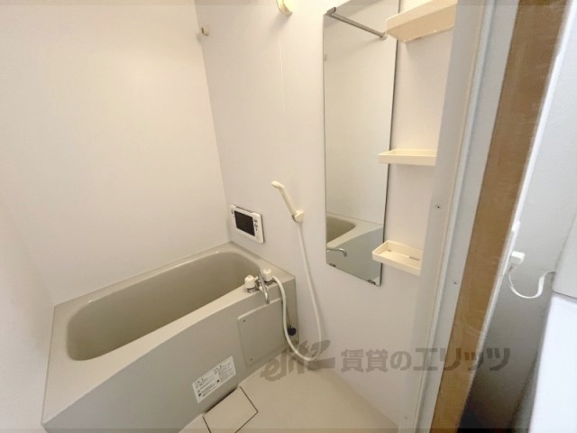 バス・シャワールーム　鏡