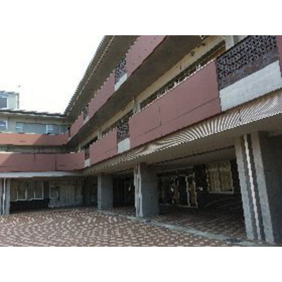 中学校　金沢市立泉中学校（中学校）まで973m