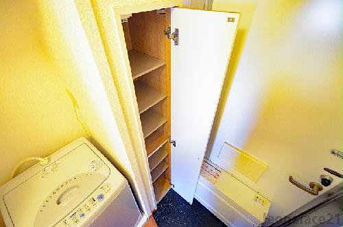 玄関　玄関には下駄箱スペースがあります。