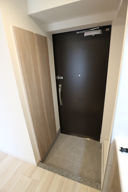 玄関　※写真は他号室です