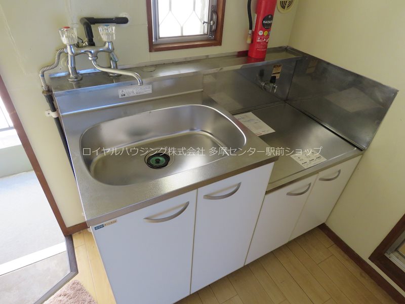 キッチン　２口コンロ設置可キッチンです。窓付きで明るく換気も出来ます♪