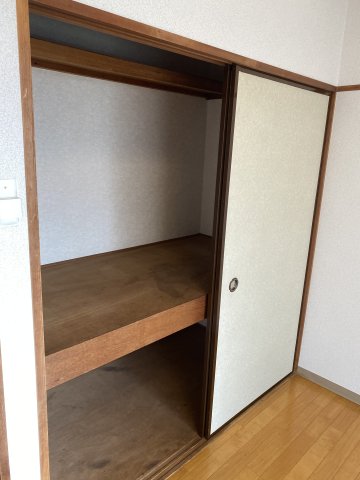 収納　押入が一間分あり、たくさんの物が入ります♪