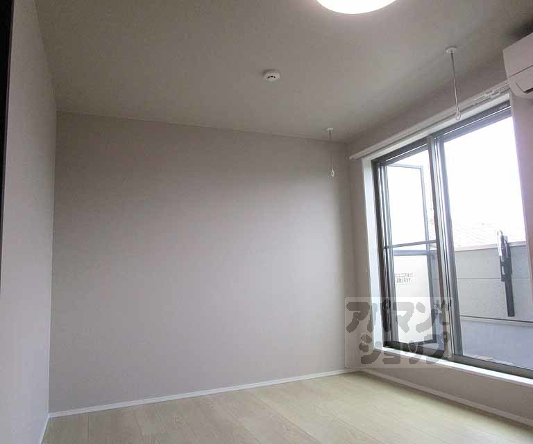 居室・リビング　３０３号室の写真です。