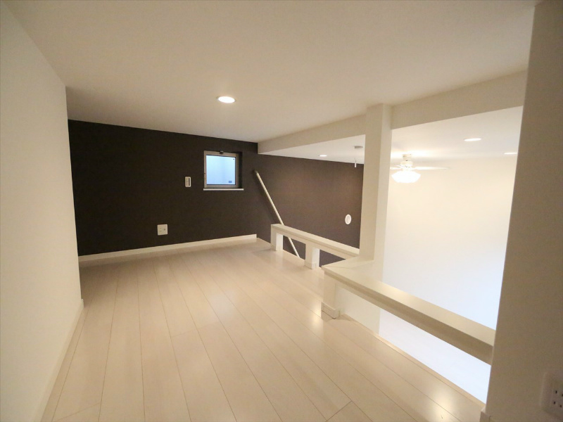 その他部屋・スペース　上階ロフト5.4帖（収納としてもお部屋としても使えます）