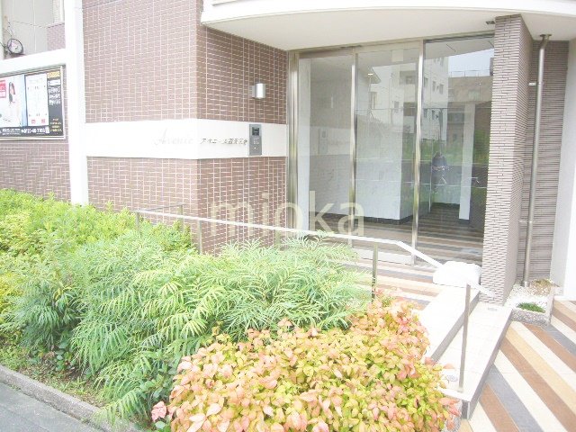 エントランス　落ち着いたエントランスです