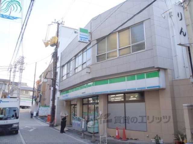 コンビニ　ファミリーマート中書島駅前店（コンビニ）まで50m