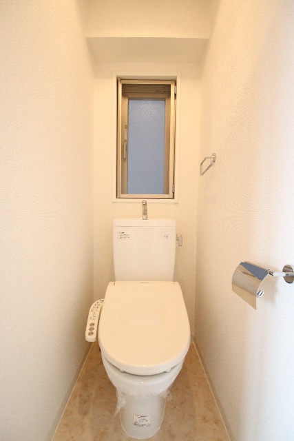 トイレ　※別室の参考写真の為、現況優先です。