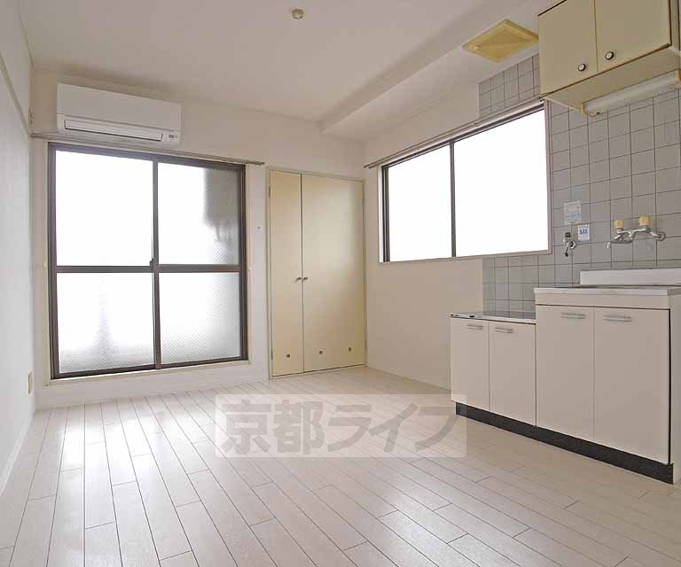 居室・リビング　日当たり良いです。