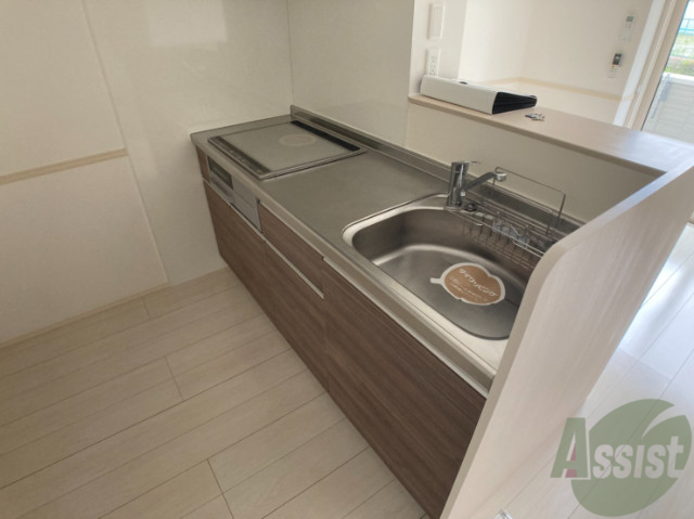 キッチン　キッチンはシックなデザインでした。洗い場も大きい。