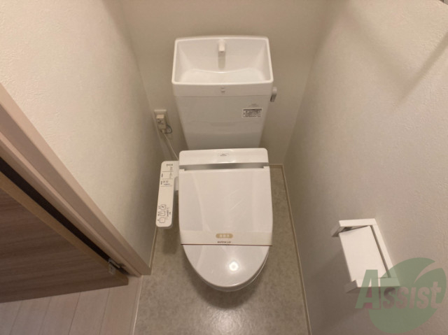 トイレ　こちらはトイレです。温水洗浄暖房便座付きです。