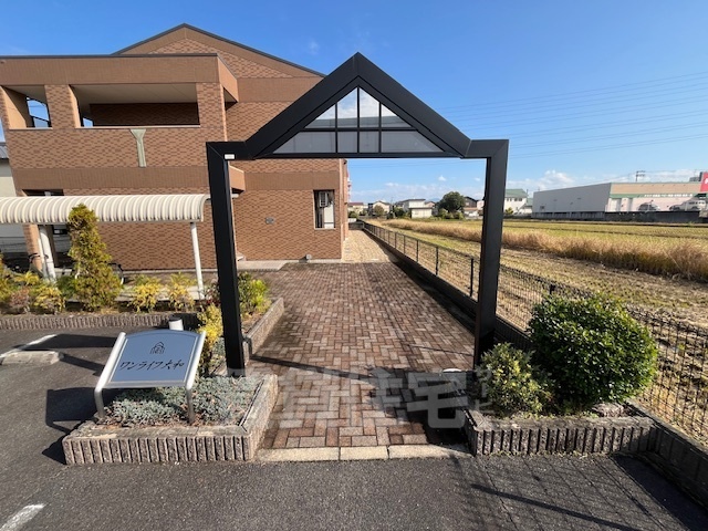 エントランス　外観写真