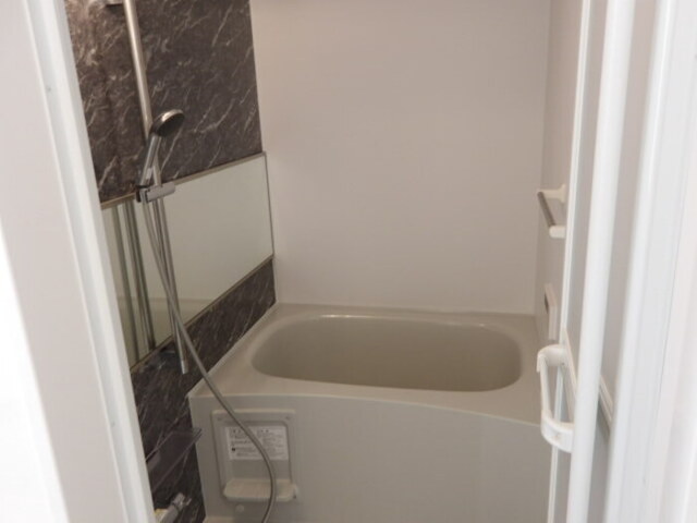 バス・シャワールーム　追い焚き給湯機能付き浴室