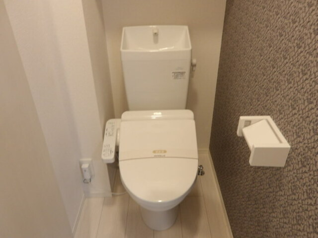 トイレ　温水洗浄暖房便座