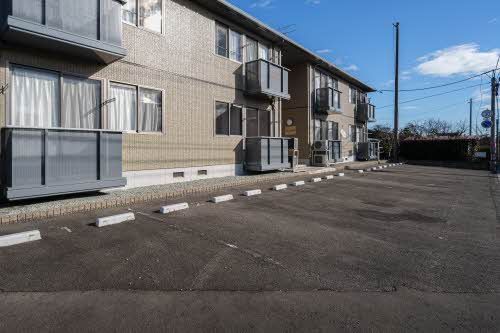 建物外観　駐車場