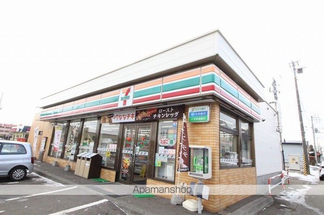 コンビニ　セブンイレブン（コンビニ）まで715m