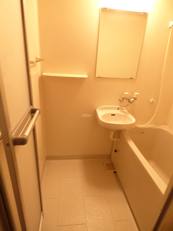 バス・シャワールーム　別部屋の写真です。ご参考までに