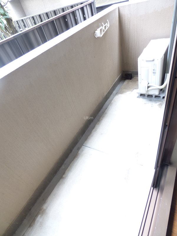 バルコニー　別部屋の写真です。ご参考までに