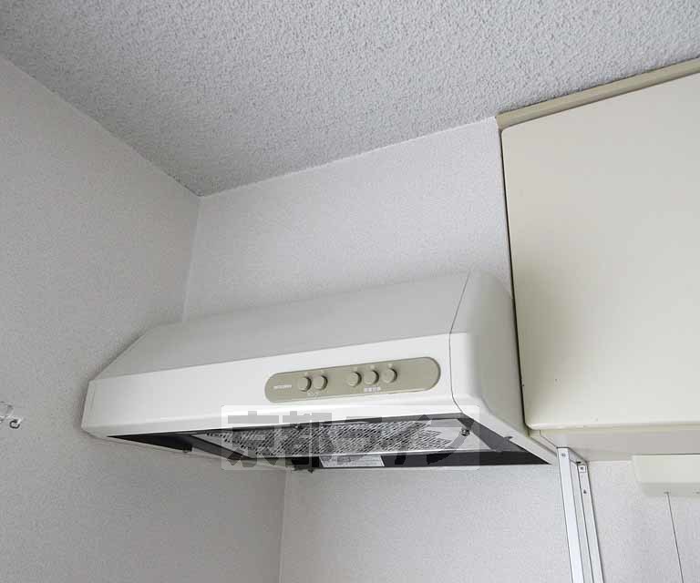 その他設備　キッチン上換気扇です！