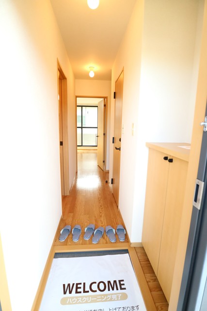 玄関　備品は付きません。