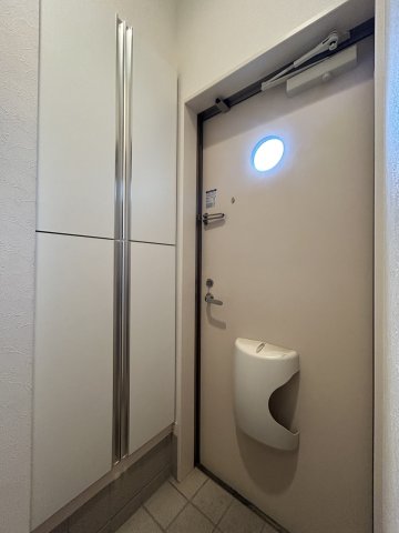 玄関　※2階の別部屋です。