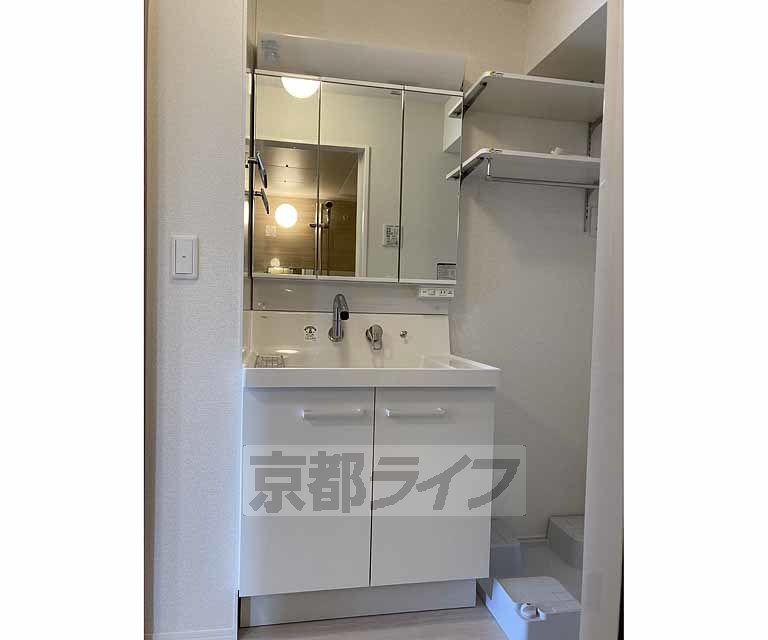 洗面設備　広々としたシャンプードレッサーです！