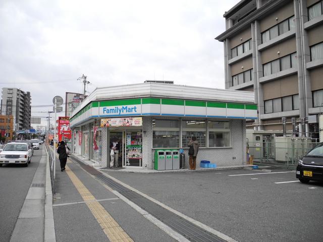 コンビニ　ファミリーマート寝屋川川勝町店（コンビニ）まで352m