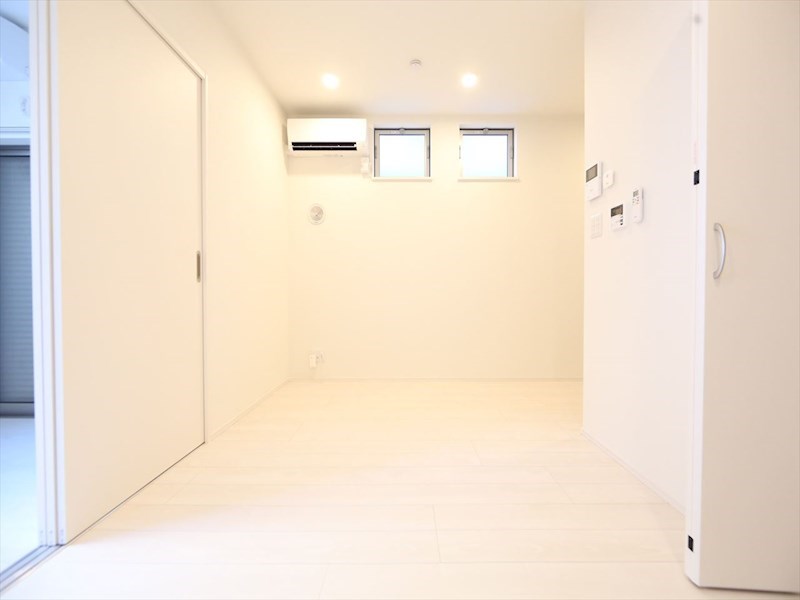 その他部屋・スペース　ＬＤＫ8.9帖　システムキッチン　エアコン完備