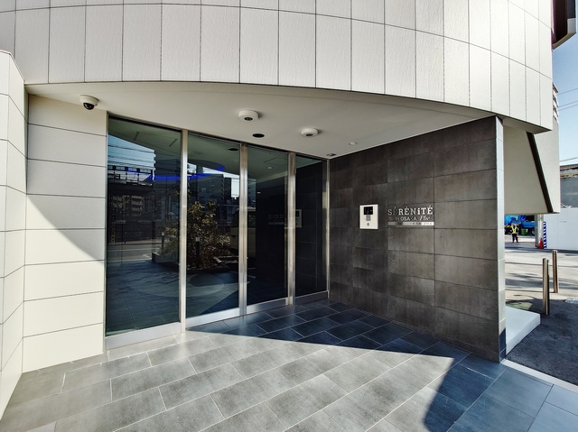 エントランス　防犯カメラ・自動ドア・オートロック