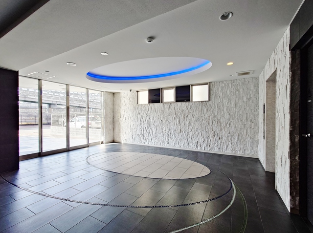 ロビー　宅配ＢＯＸ／防犯カメラ付きエレベーター