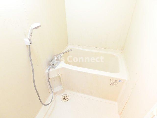 バス・シャワールーム　給湯式のお風呂。