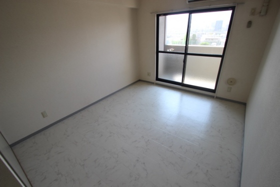 居室・リビング　※別号室の写真です。