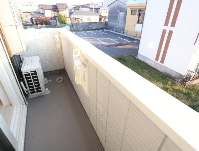 バルコニー　バルコニーからの眺めを楽しみながら食事をしませんか