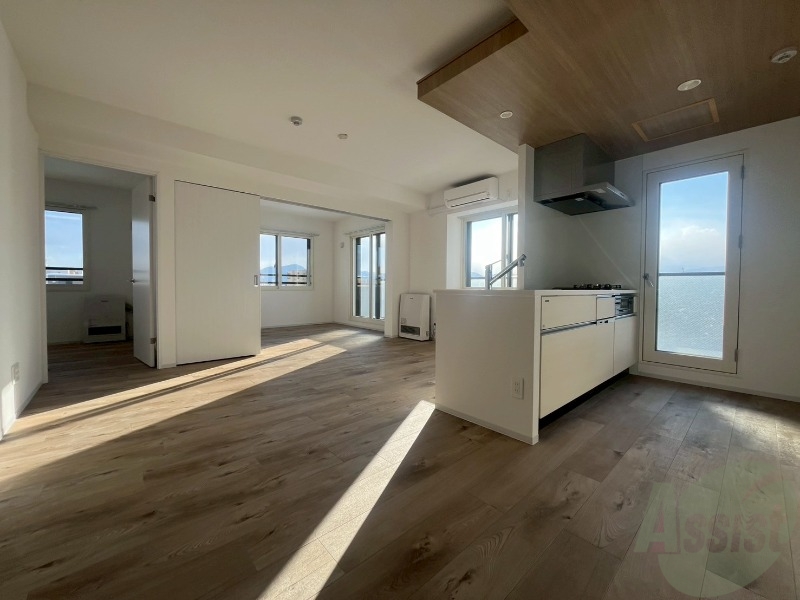 居室・リビング　広くてキレイなお部屋が広がっていて、充実した生活が送れそう。