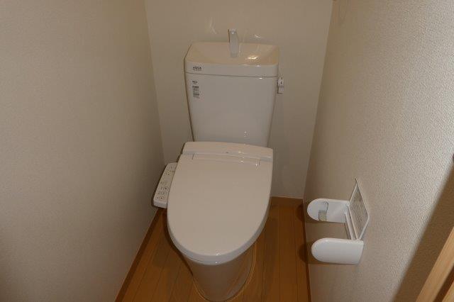トイレ　ウォシュレット付き
