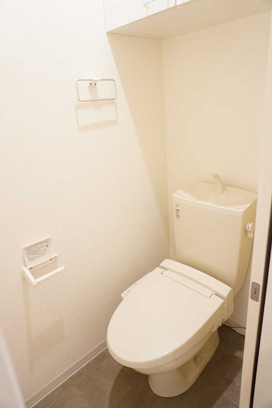 トイレ　トイレは快適な温水洗浄便座付き