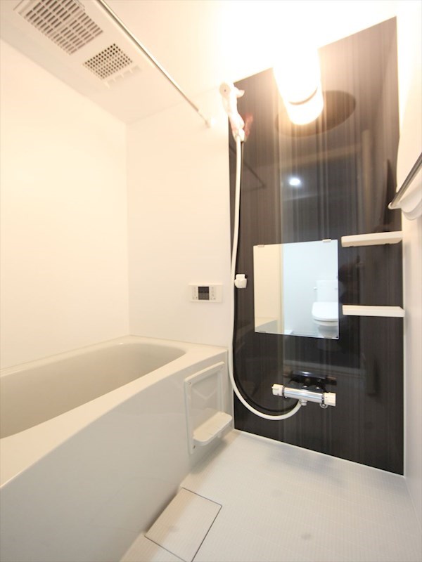 バス・シャワールーム　浴室暖房乾燥機付　追い焚き・オートバス機能付お風呂