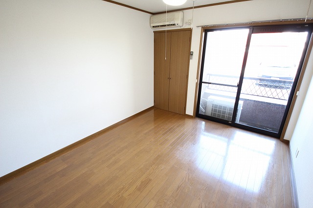 居室・リビング　※写真は別部屋です