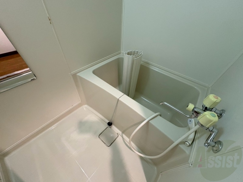 バス・シャワールーム　お風呂になります。一日の疲れを癒してくださいね。